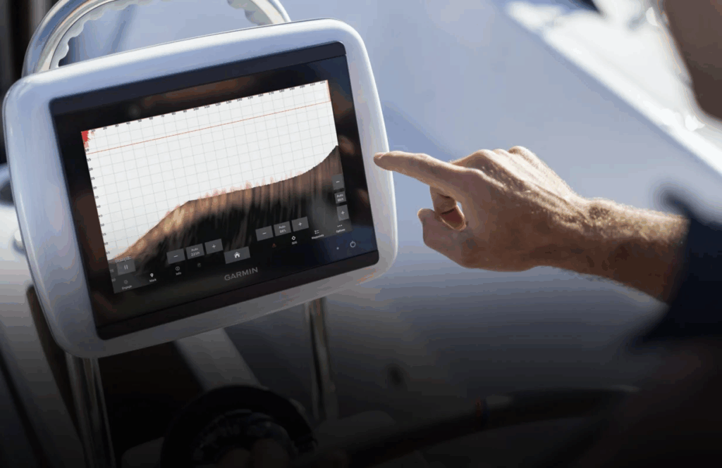 La conception d'un boîtier modulaire sur mesure pour système sonar résistant aux vibrations ne se résume pas à une simple structure physique : elle représente l'aboutissement d'une expertise avancée en ingénierie, personnalisation et fabrication. Elle garantit la fiabilité des équipements sonars sensibles dans des environnements maritimes difficiles, prenant en charge des missions critiques telles que la détection sous-marine, la cartographie des fonds marins et la navigation sous-marine.
En alliant savoir-faire, innovation et protection robuste, ces boîtiers offrent une résistance inégalée aux contraintes environnementales et opérationnelles. De la conception à la fabrication, chaque étape nécessite de surmonter des difficultés techniques, mais le résultat est une solution de boîtier robuste, résistante aux chocs et durable qui préfigure l'avenir de la technologie des systèmes sonars.