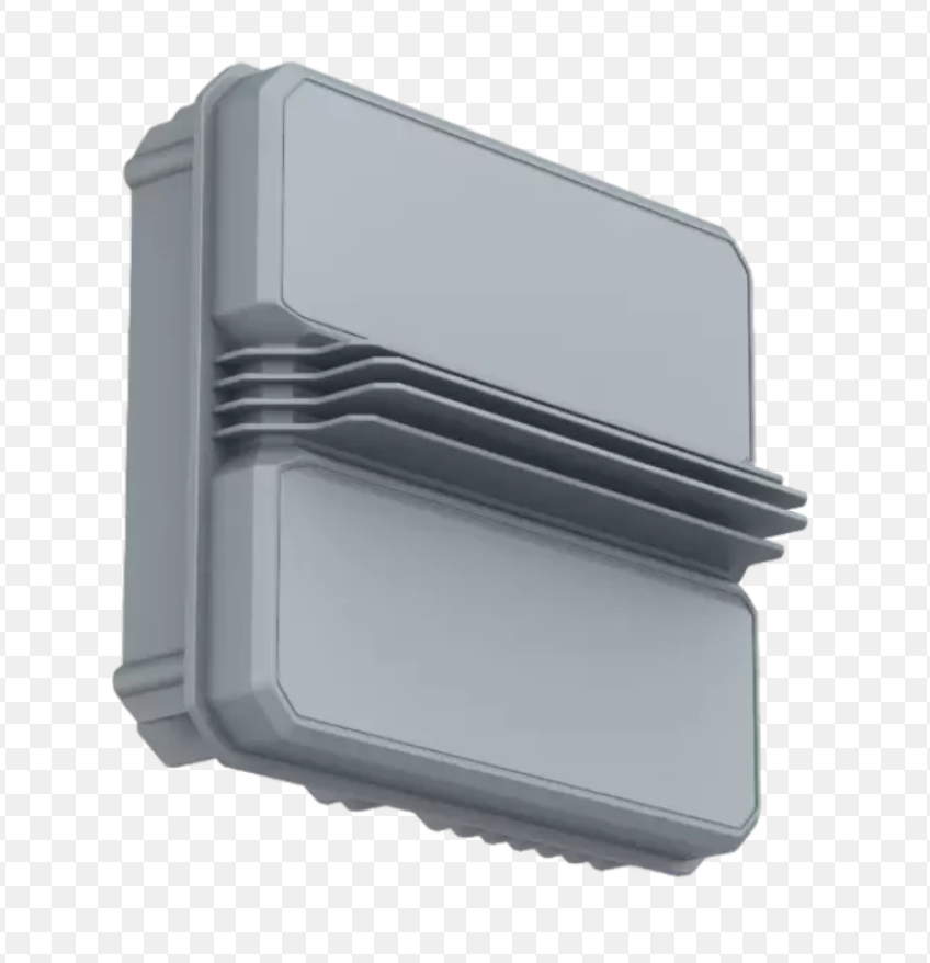 La fabbricazione su misura dell'involucro dell'unità di rilevamento radar richiesta nei moderni sistemi di difesa anti-drone richiede una combinazione di ingegneria di progettazione avanzata, scienza dei materiali e resistenza ambientale. Questi involucri devono essere personalizzati e realizzati per garantire dissipazione del calore, resistenza alle vibrazioni e alla corrosione, garantendo al contempo stabilità a lungo termine in condizioni difficili e imprevedibili. Con l'aumento dell'impiego di radar anti-drone in stazioni di sorveglianza di confine, torri di controllo ad alta quota, piattaforme marine, sistemi di veicoli mobili e basi tattiche remote, le aspettative in termini di involucri protettivi resistenti alle intemperie, agli urti e durevoli non sono mai state così elevate. Un involucro per il rilevamento radar ad alte prestazioni deve essere realizzato con un'elevata rigidità meccanica e un layout interno ottimizzato per proteggere i componenti elettronici sensibili dalle interferenze EMI/RFI. Per questo motivo, la schermatura EMI e RFI, la protezione IP impermeabile e antipolvere e la gestione termica devono essere integrate fin dalle prime fasi di sviluppo ingegneristico. L'involucro deve resistere alle vibrazioni continue derivanti dal carico del vento, dal movimento del veicolo o dai sistemi radar rotanti, il che richiede una struttura robusta e resistente. Allo stesso tempo, la superficie è spesso dotata di uno speciale rivestimento anticorrosione, che consente all'alloggiamento di funzionare in modo affidabile in ambienti costieri, umidi o desertici.